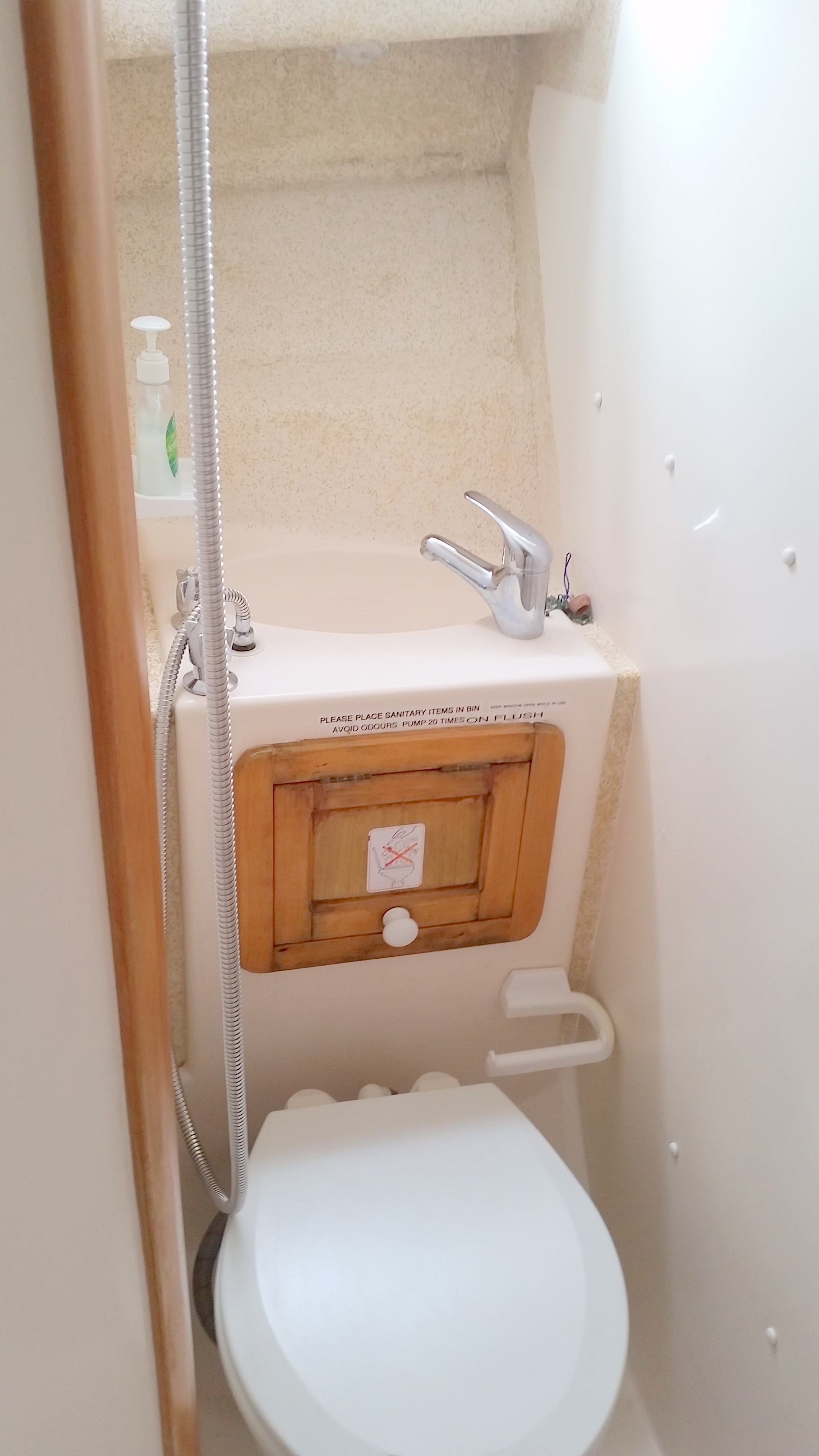 2018-12-31-ENSUITE-TOILET-AND-BASIN
