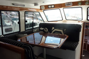 private_resort_resort_35_boat_for_hire_for_charter_sydney_pittwater_salon-1