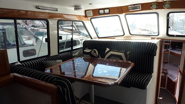private_resort_resort_35_boat_for_hire_for_charter_sydney_pittwater_salon-1